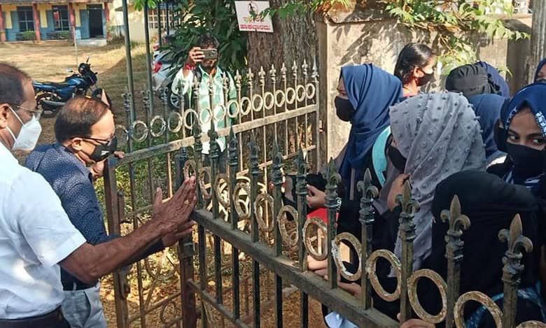 Karnataka govt witholds best principal award following condemnation