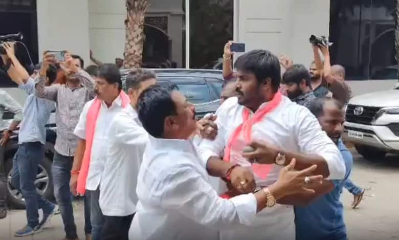 Arikepudi Gandhi's supporters target BRS MLA Kaushik Reddy's house