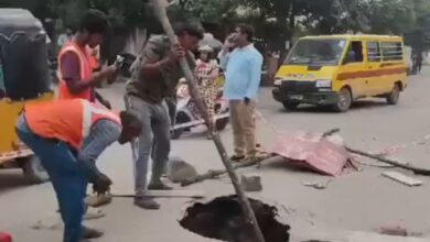 Hyderabad: Sinkhole causes panic among commuters in Miyapur