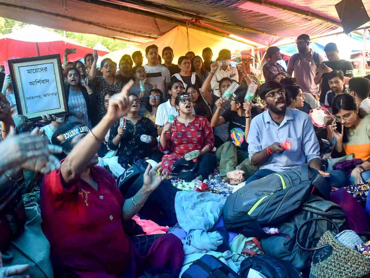 Agitating docs respond to state's invitation, head to Bengal CM's residence