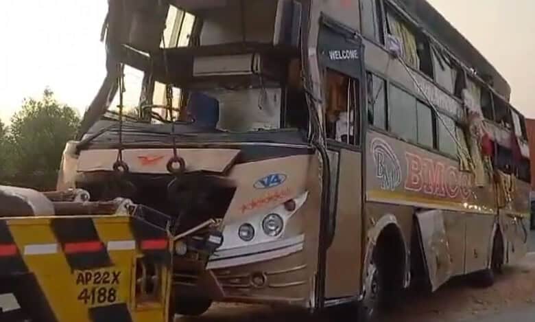 Telangana: One dead after bus overturns in Mahbubnagar