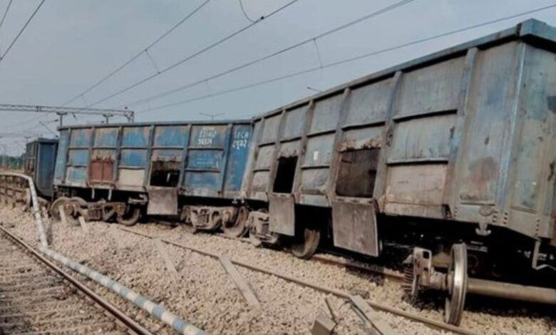 Five wagons of empty goods train derail in Bengal, none injured