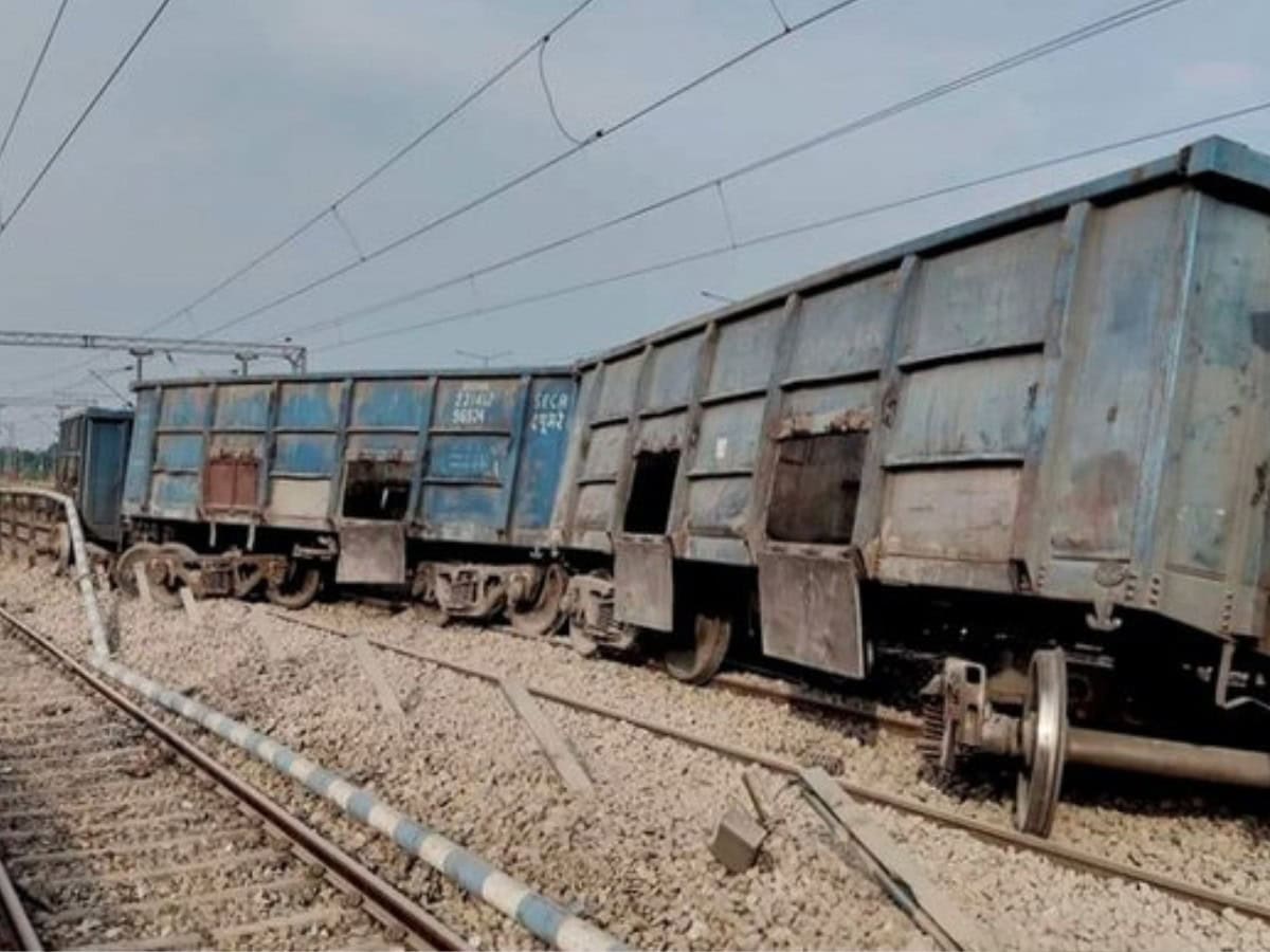 Five wagons of empty goods train derail in Bengal, none injured