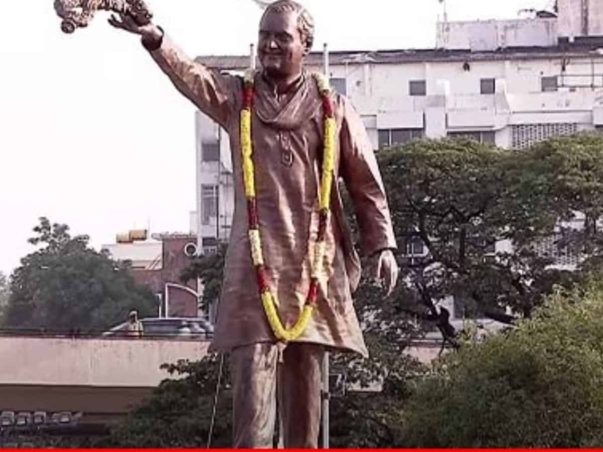 CM Revanth unveils Rajiv Gandhi statue at Telangana secretariat
