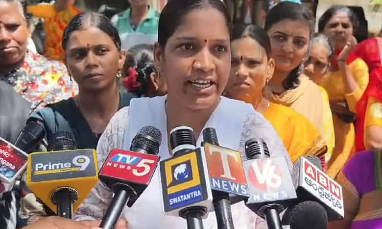 A woman from Chaitanyapuri criticises CM Revanth Reddy over HYDRA demolitions.