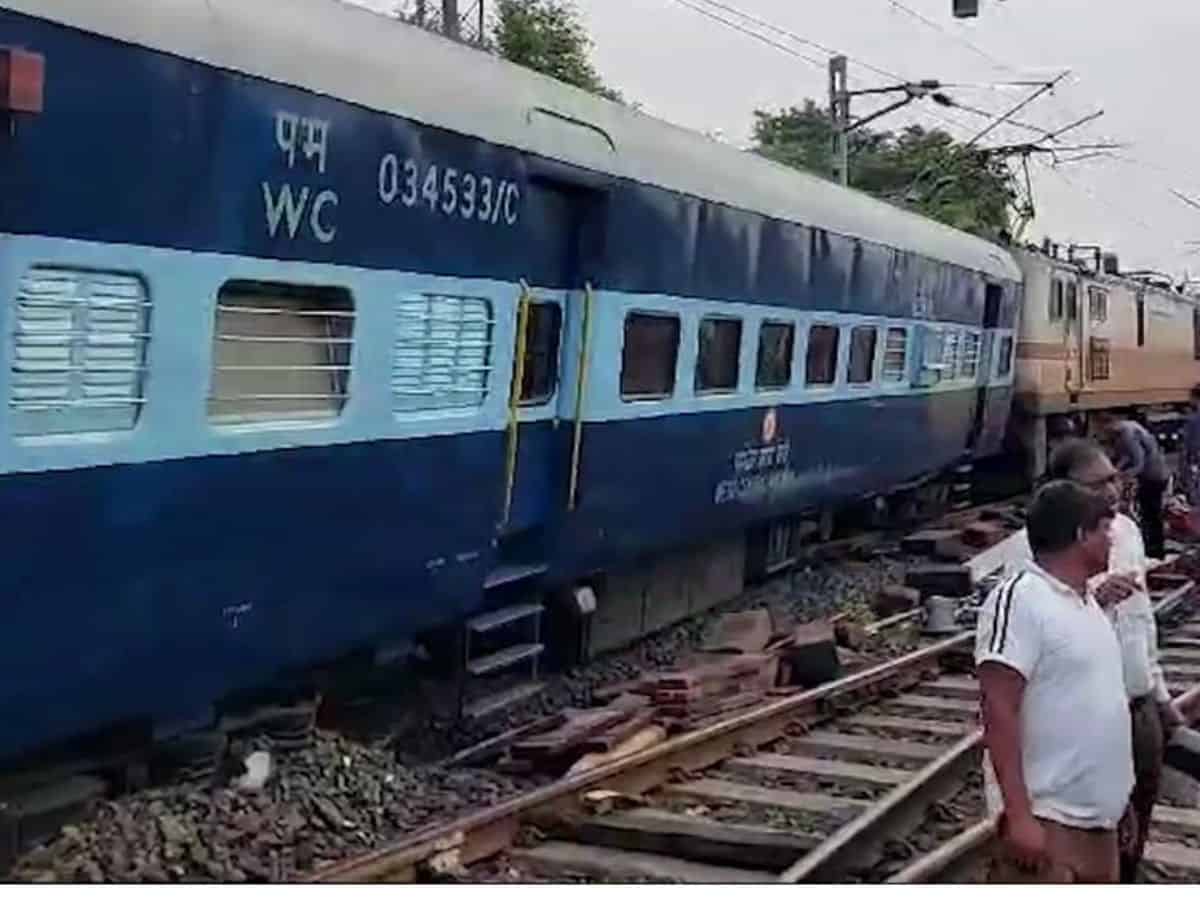 MP: Two coaches of Indore-Jabalpur Express train derail