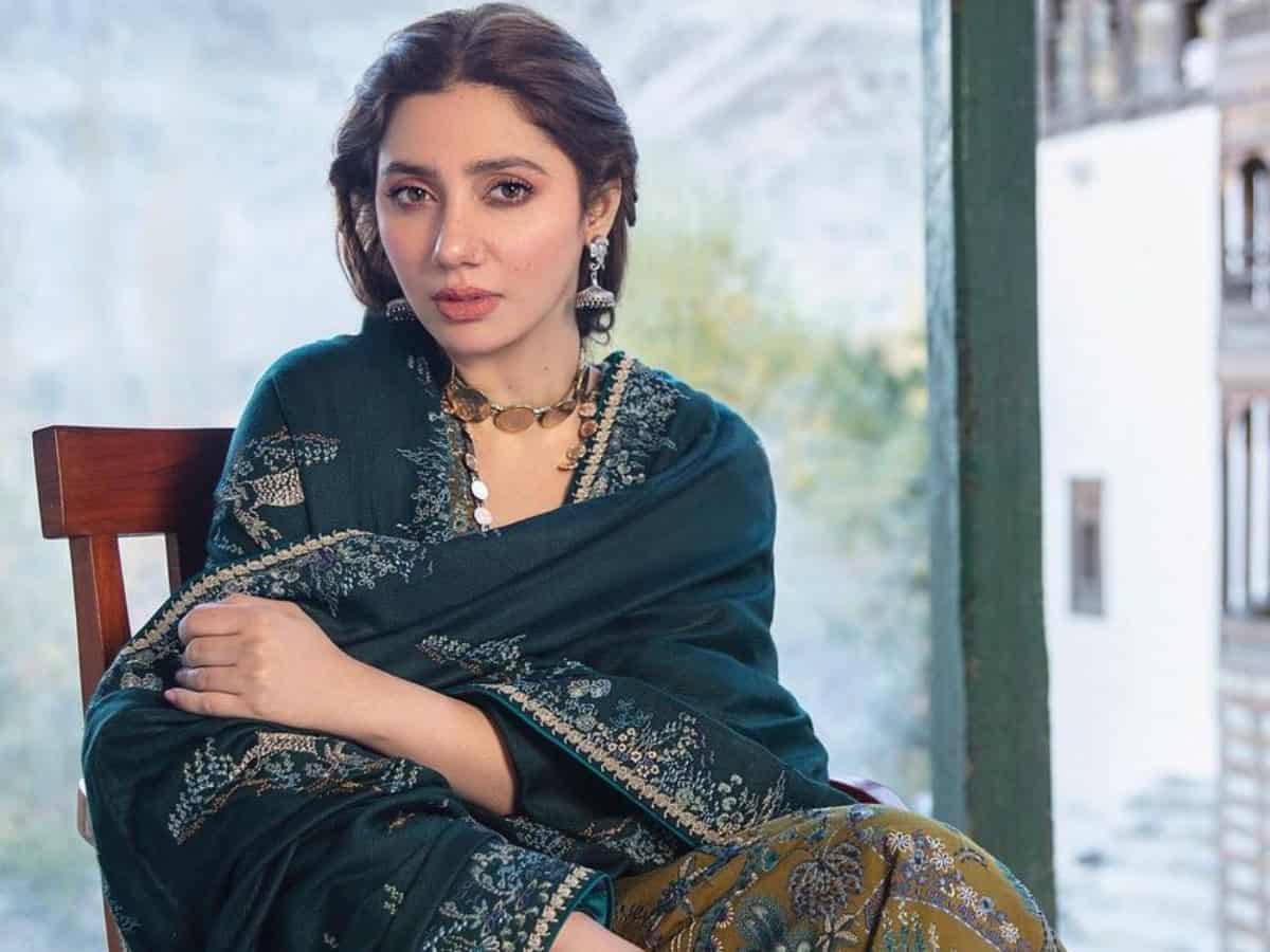 Mahira Khan's photo with newborn baby goes viral, fans go gaga