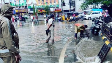 Hyderabad: Sudden rains clog the city, traffic at a standstill