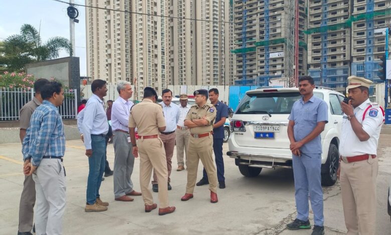 Police Commissioner and Joint Commissioner of Traffic conducted an inspection of high-traffic areas to asses traffic in Hyderabad