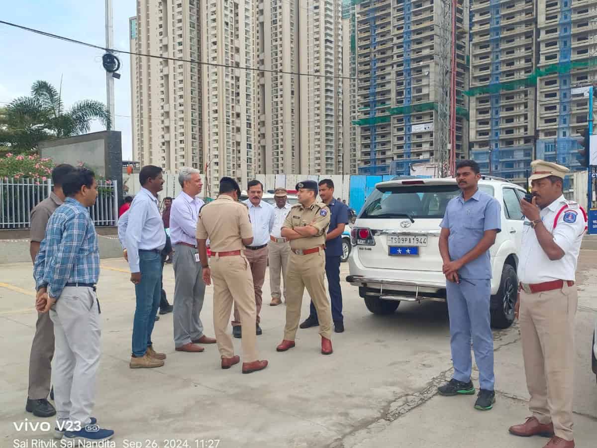 Police Commissioner and Joint Commissioner of Traffic conducted an inspection of high-traffic areas to asses traffic in Hyderabad