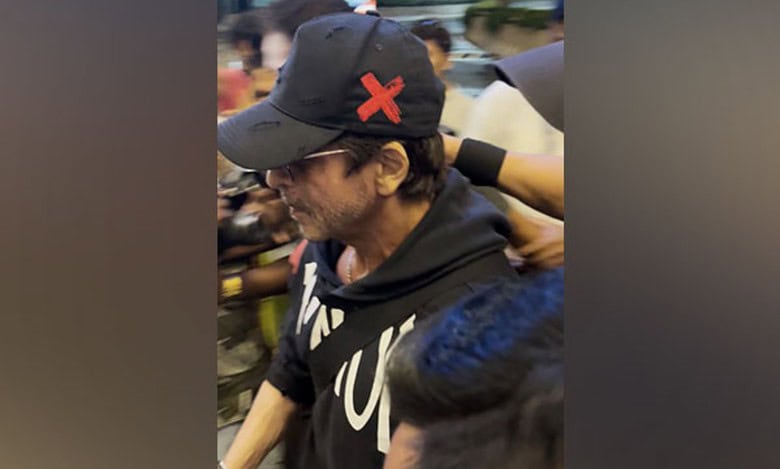 Chaos at Mumbai airport as Shah Rukh Khan heads for IIFA 2024