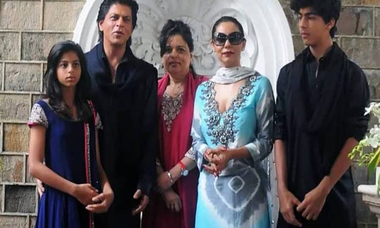 Rare Eid video of SRK with sister Shehnaz Lalarukh Khan - watch