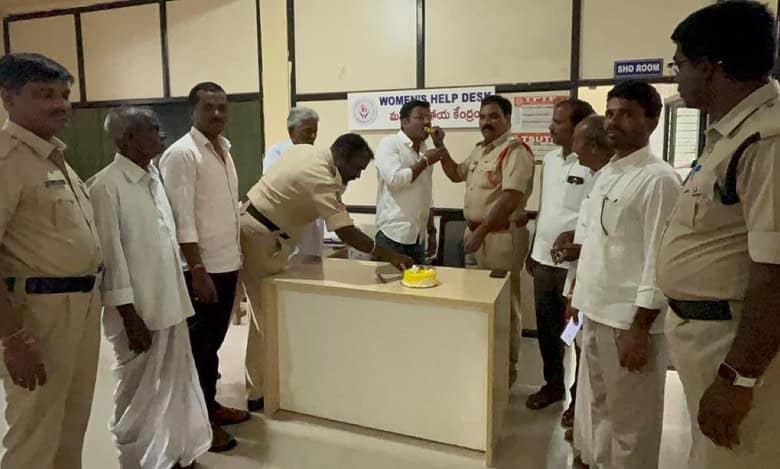 SI asked to report to IG office for celebrating leader's birthday at police station