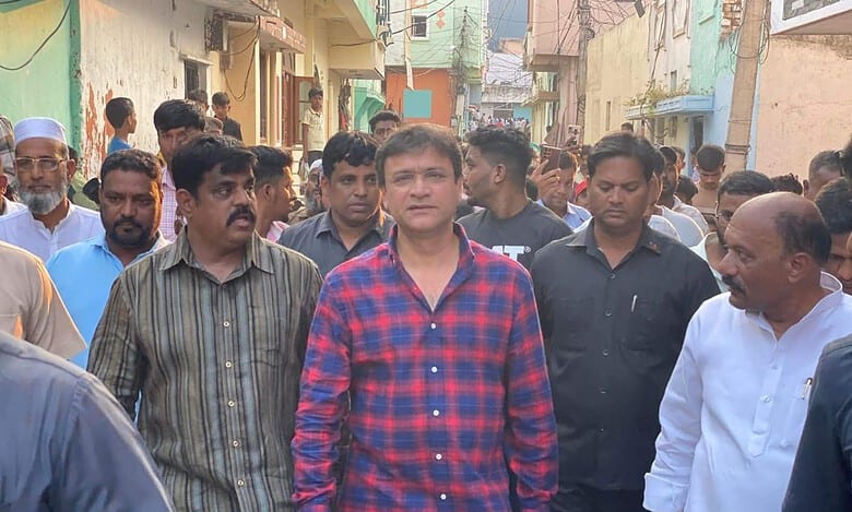 Akbaruddin Owaisi visits residents alongside Musi River amid evictions