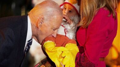 US President Joe Biden bites babies at White House