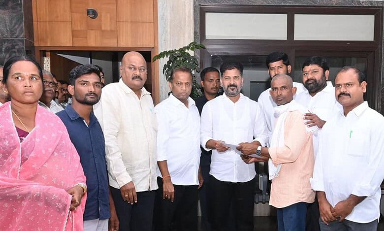 Saudi returnee Namdev Rathod meets Telangana CM after rescue