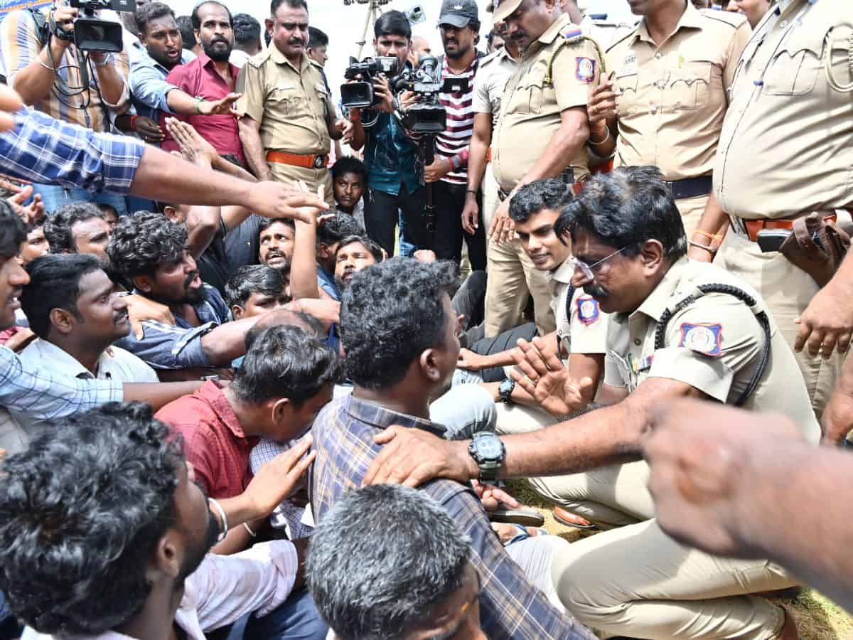 Tension at Chennai Samsung plant after police crackdown on striking workers