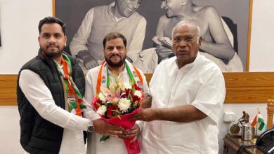 Kamaal Farooqui and his son Umar welcomed to congress by National president Mallikarjun Kharge