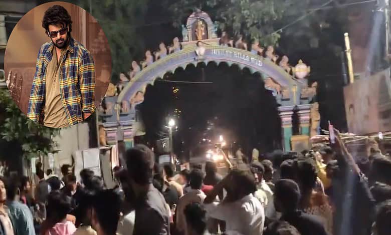 Prabhas birthday: Fans block roads in Madhapur, videos viral