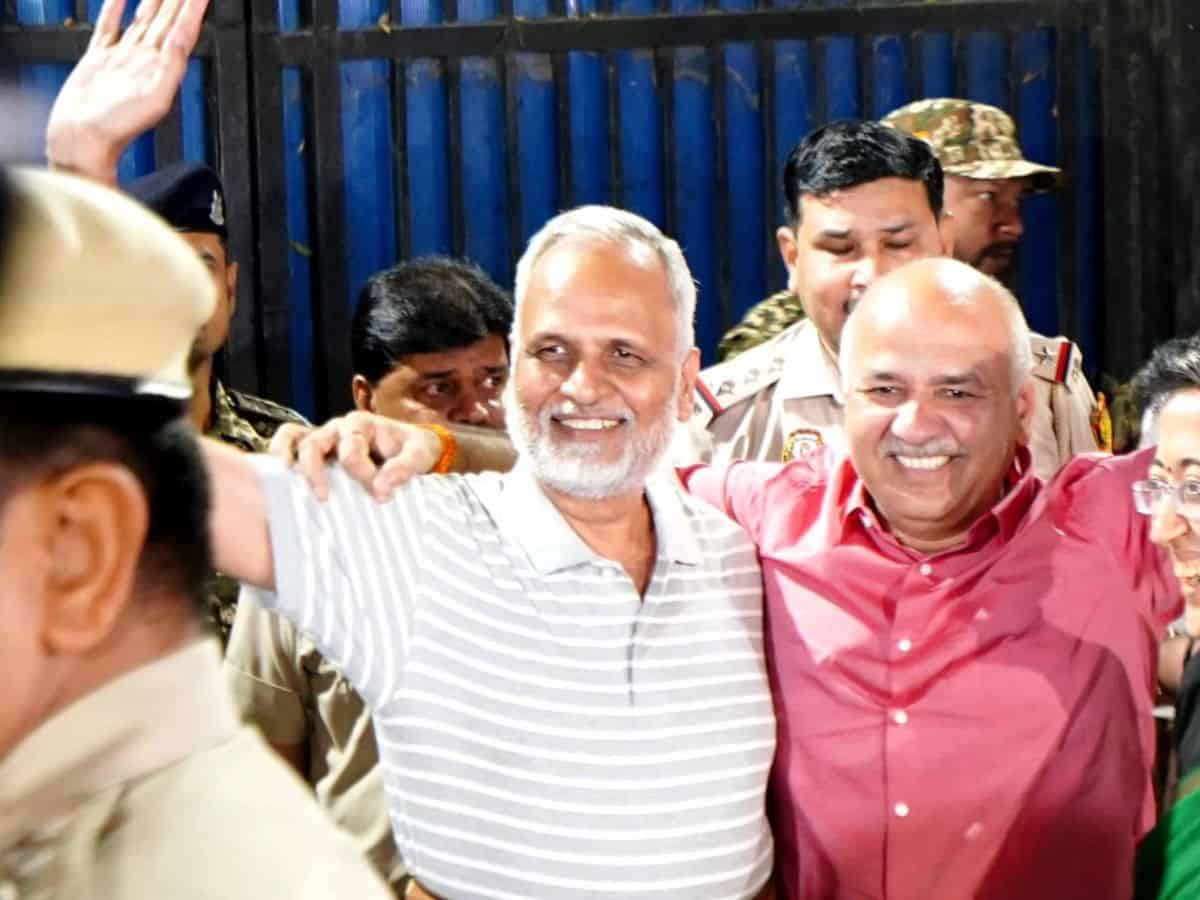 Satyender jain out of jail