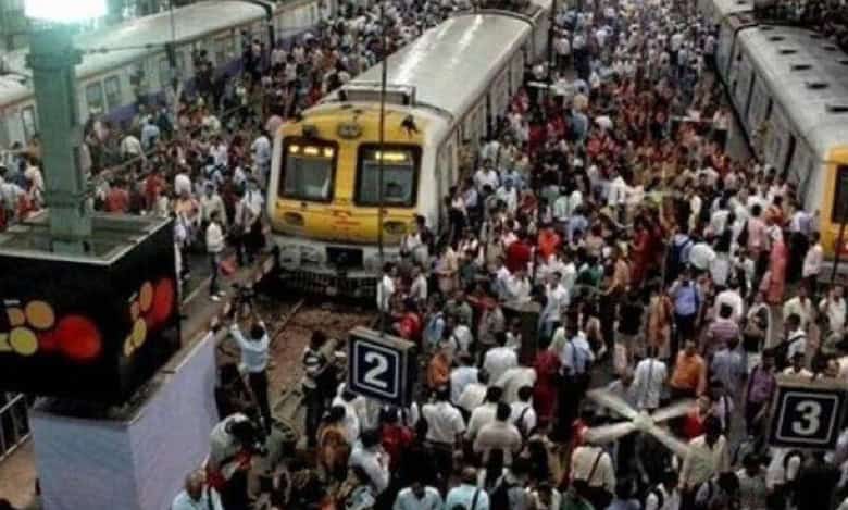 Mumbai: Amid festive rush, 10 injured in stampede at Bandra railway station