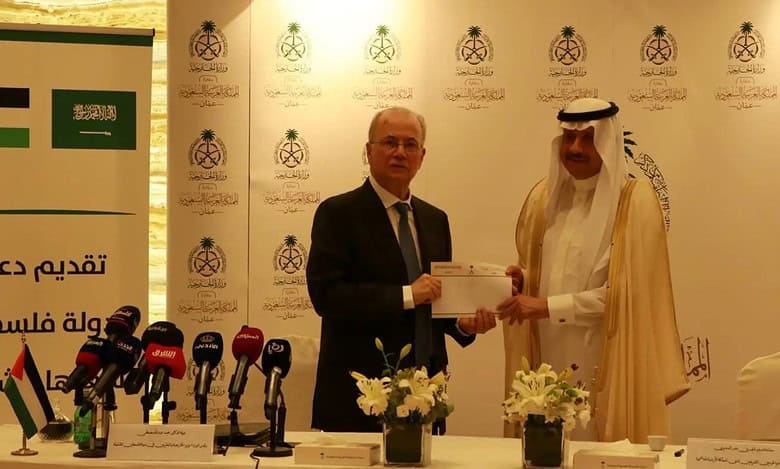 Saudi Arabia delivers monthly financial aid to Palestine
