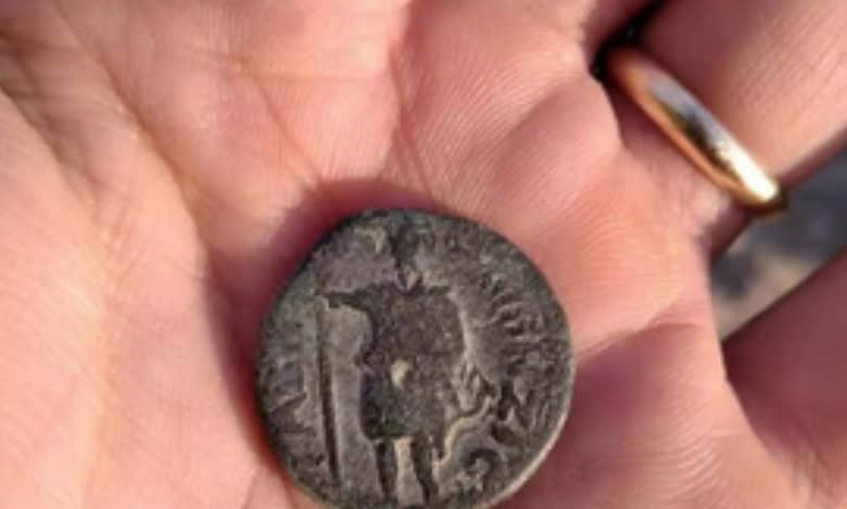 Egyptian police seize nearly 2,000 ancient Roman-era coins