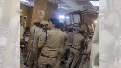 Lawyers clash with police at Ghaziabad court leading to lathi charge