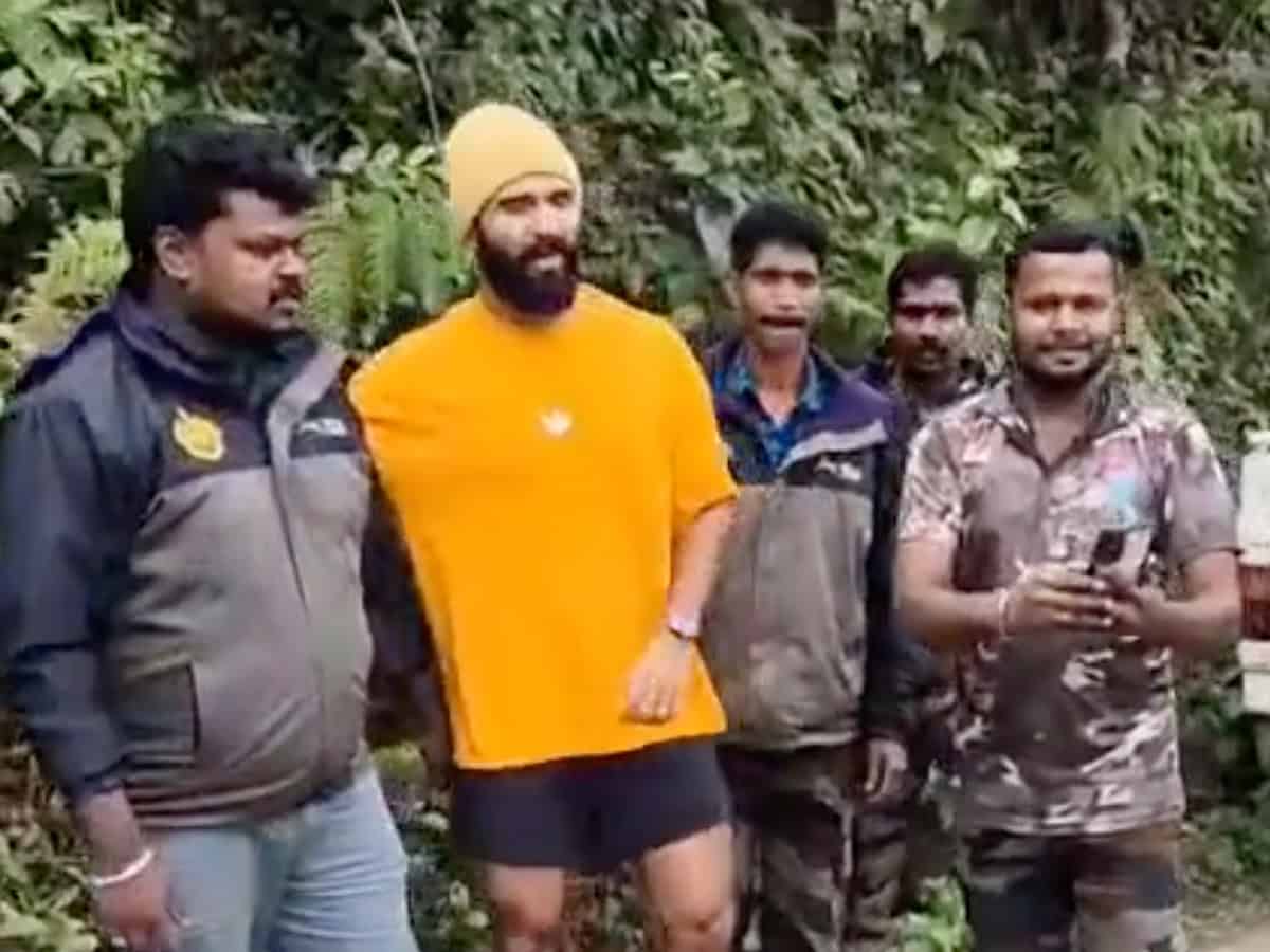 Vijay Deverakonda runs through Kerala’s tea estates, poses with forest officers