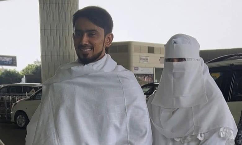Newly weds Adnaan Shaikh, Ayesha jet off for their first Umrah