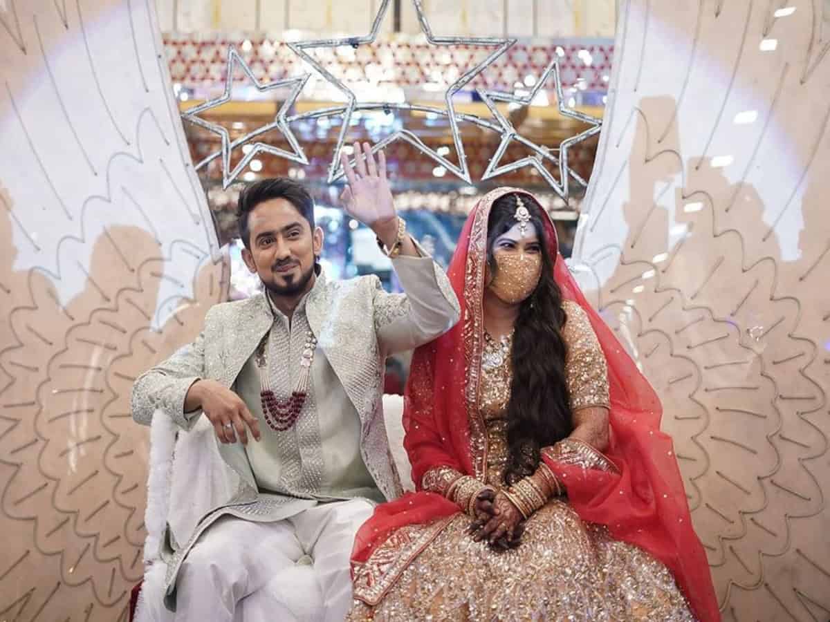 Why is Adnaan Shaikh covering his wife Ayesha aka Riddhi's face?