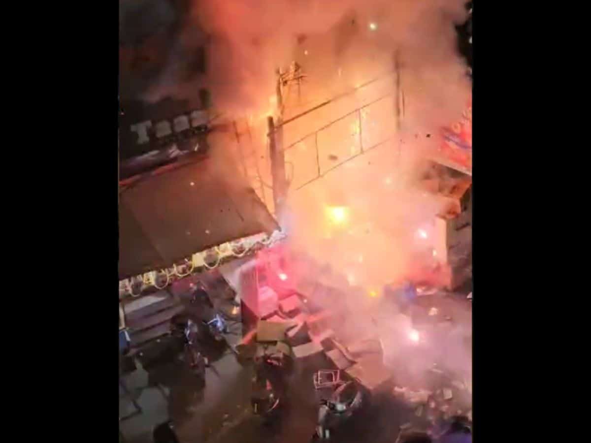 Huge fire breaks out at cracker shop in Hyderabad