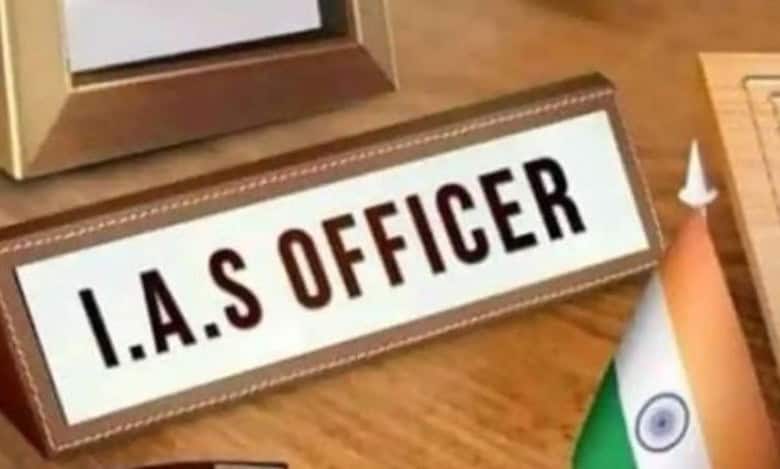 Telangana government re-shuffles IAS officers on Monday.