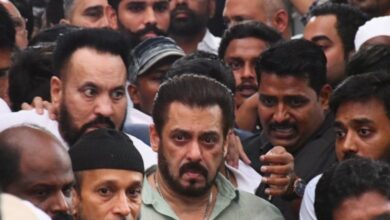 Salman Khan arrives at Baba Siddique’s surrounded by heavy security