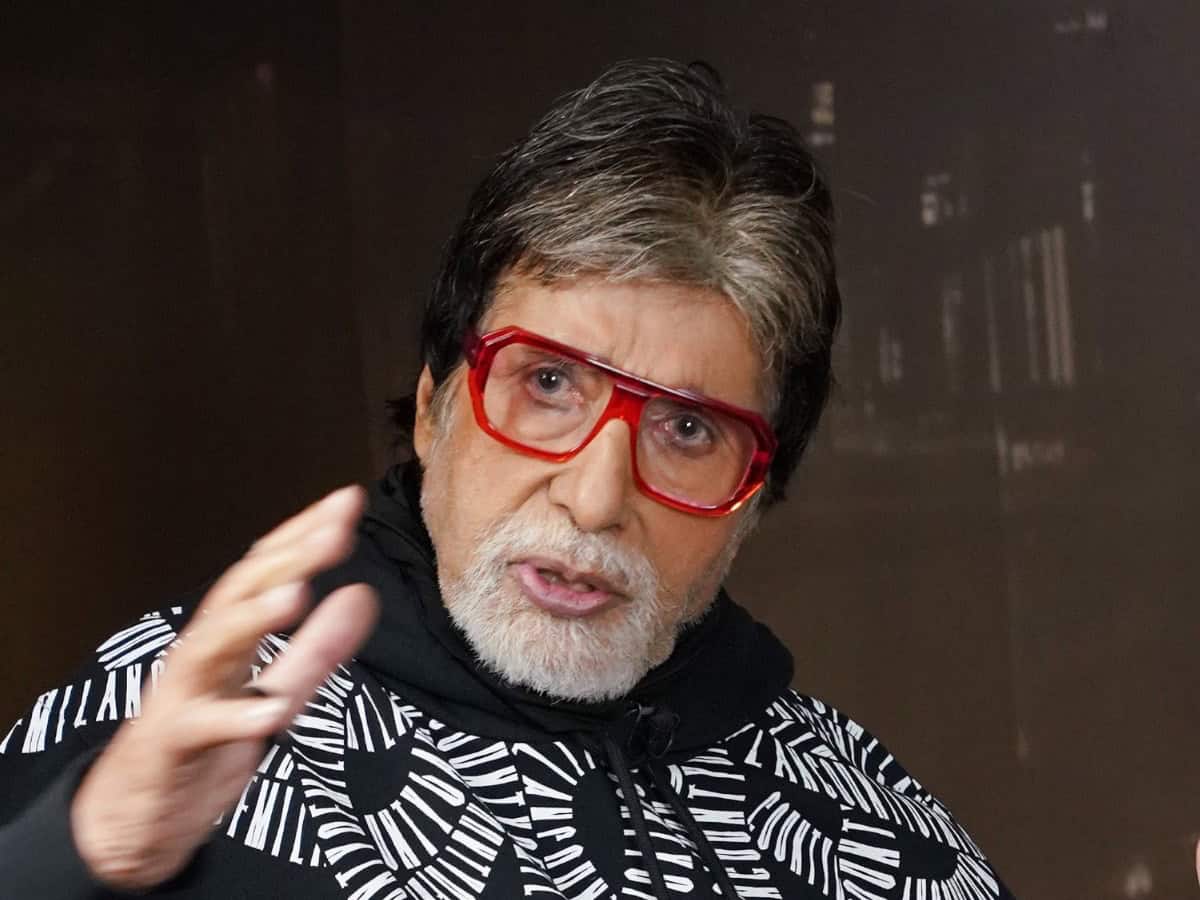 Amitabh Bachchan pays a tribute to Ganga Maiya amidst Mahakumbh