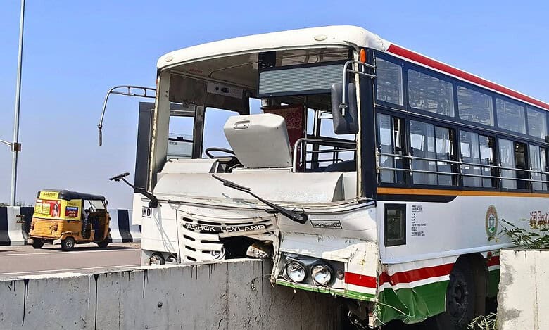 Andole Mandal RTC Bus accident