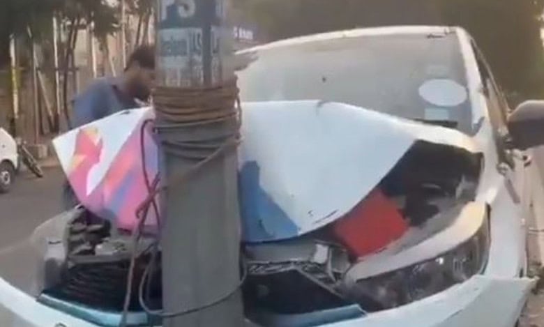 High speed car meets with accident at Banjara Hills in Hyderabad