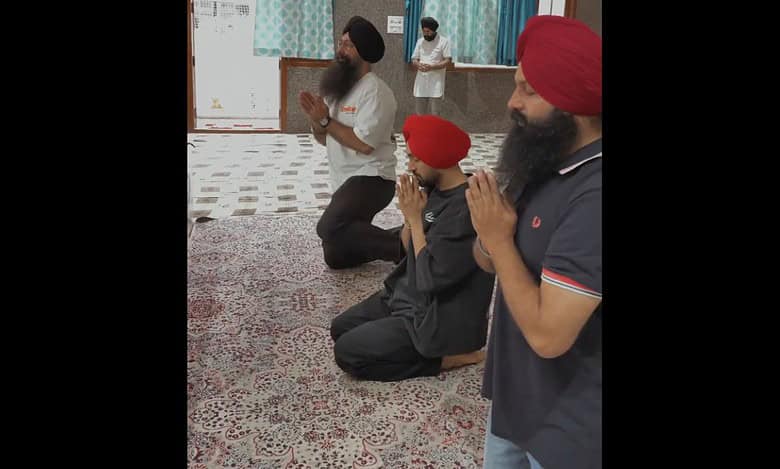 Diljit Dosanjh visits Gurdwara in Hyderabad on the occasion of Gurpurab