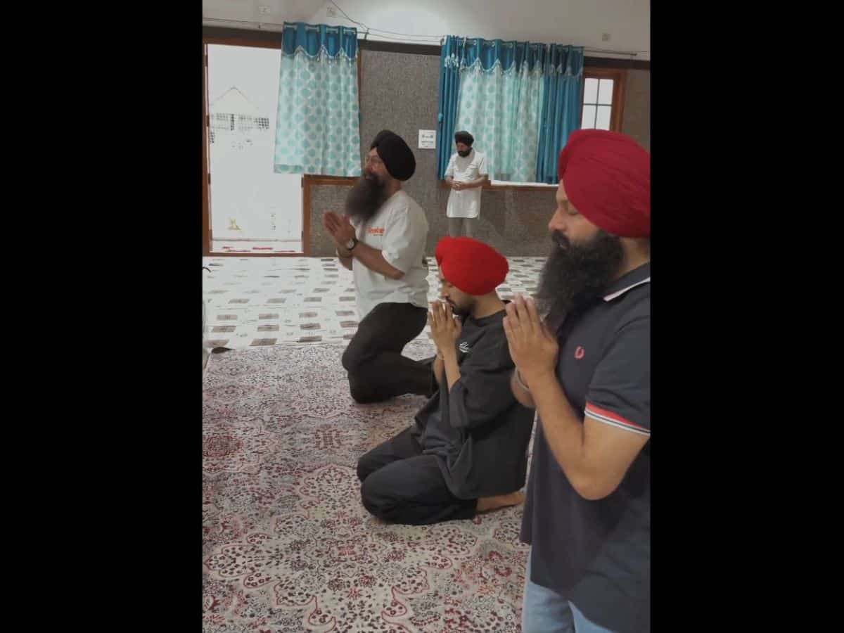 Diljit Dosanjh visits Gurdwara in Hyderabad on the occasion of Gurpurab
