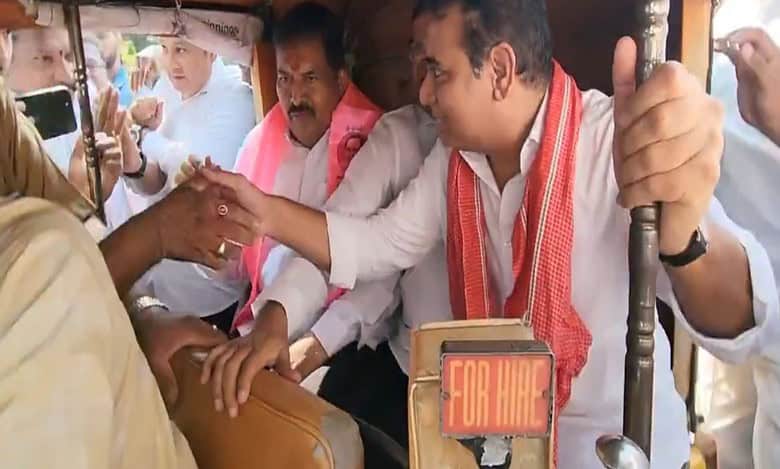 Hyderabad: KTR takes auto, attends dharna by drivers demanding Rs 12k per year