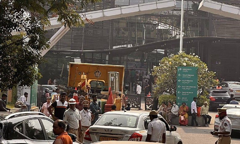 Traffic police remove encroachments near hospital in Hyderabad