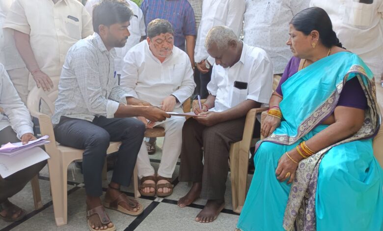 Telangana: Minister Ponnam takes part in family survey in Husnabad