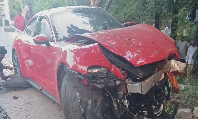 Hyderabad: High speed Porsche crashes near KBR park, driver escapes