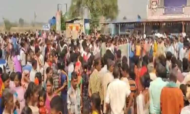 Video: Protests against Maoist killing of two tribals in Mulugu