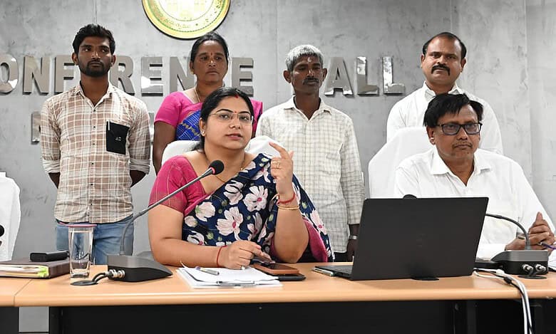 Telangana: Saudi returnee thanks Nirmal collector for his safe return, seeks self-employment