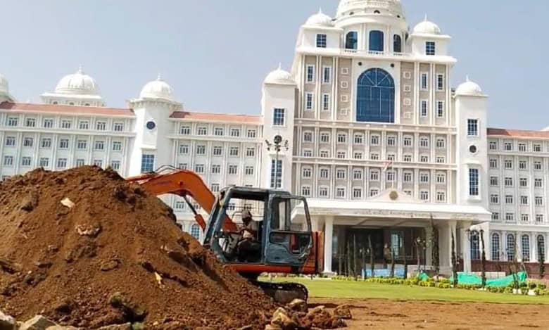 Installation of Telangana Talli statue at Secretariat progressing quickly