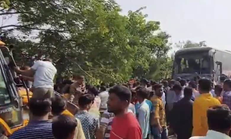 State transport bus overturns in Maha