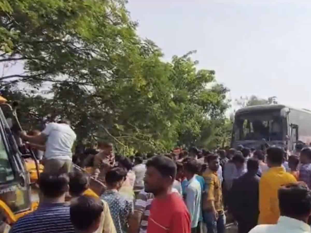 State transport bus overturns in Maha
