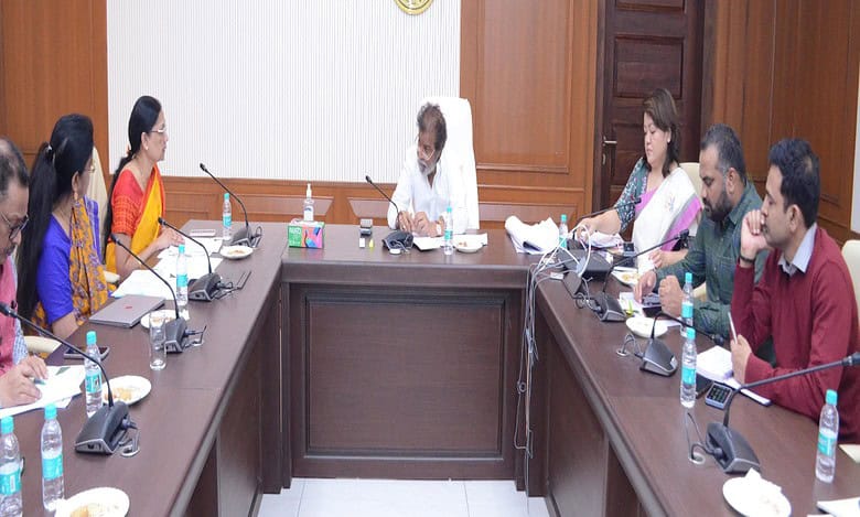 Telangana health minister stresses eradication of seasonal diseases