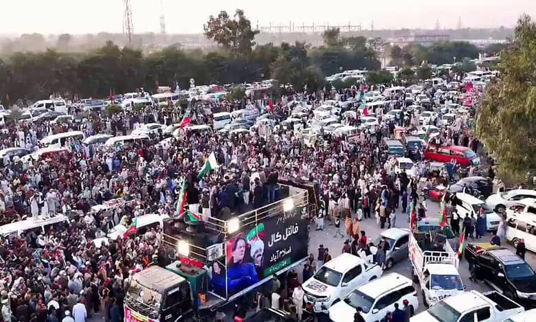 Pakistan Imran Khan supporters march